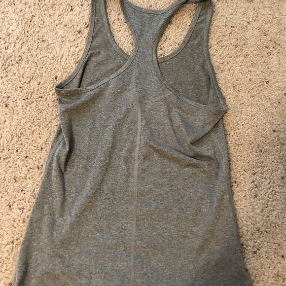 nike tank top - Picture 3 of 3